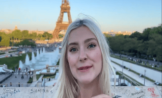 Em gái xinh qua Pháp du lịch chọn 1 anh pháp may mắn